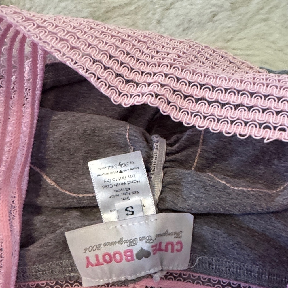 Cute Booty Lounge Gray and Pink Heart Leggings - Picture 2 of 5